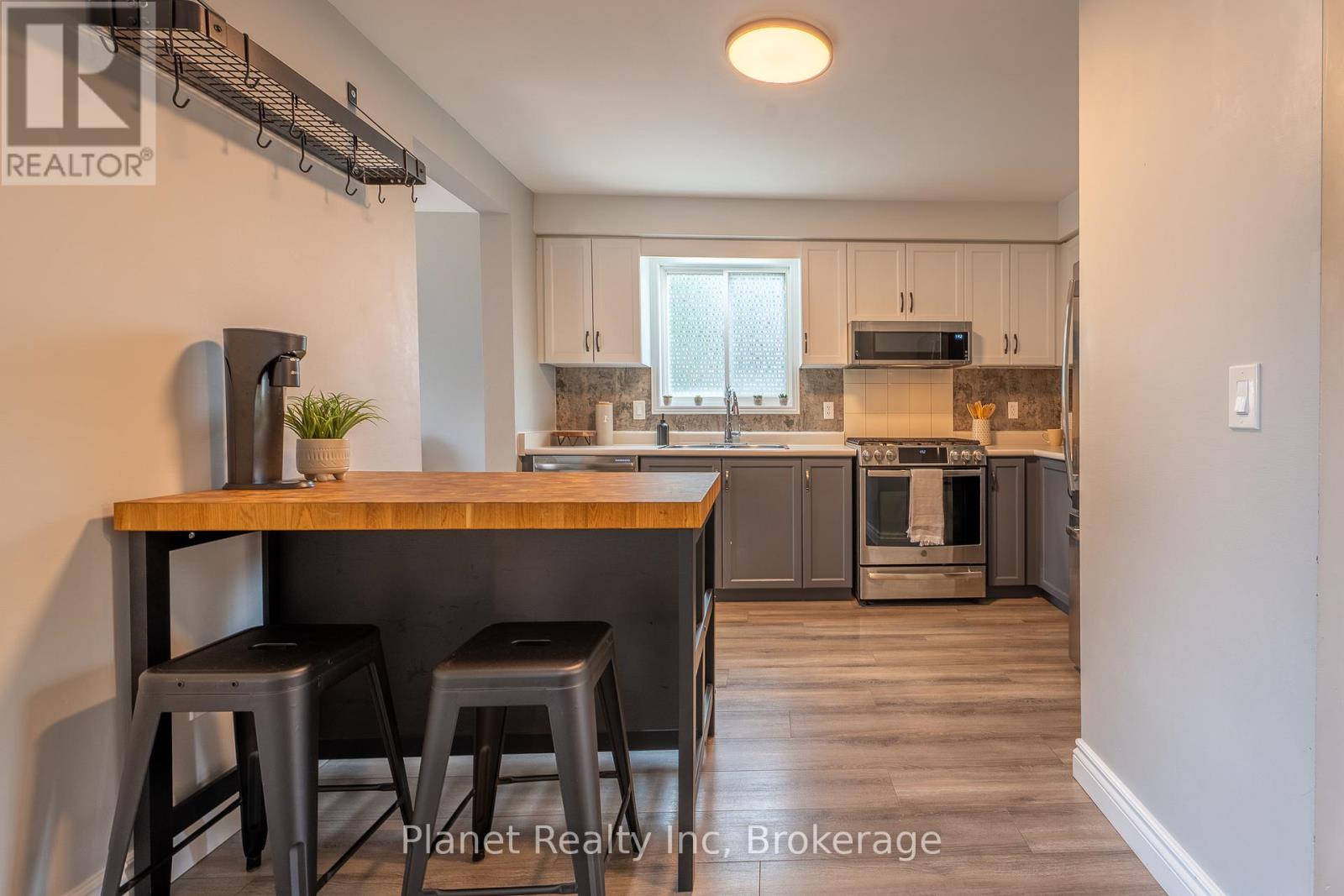 16 Southcreek Trail, Guelph, Ontario  N1G 4Y8 - Photo 7 - X12296264