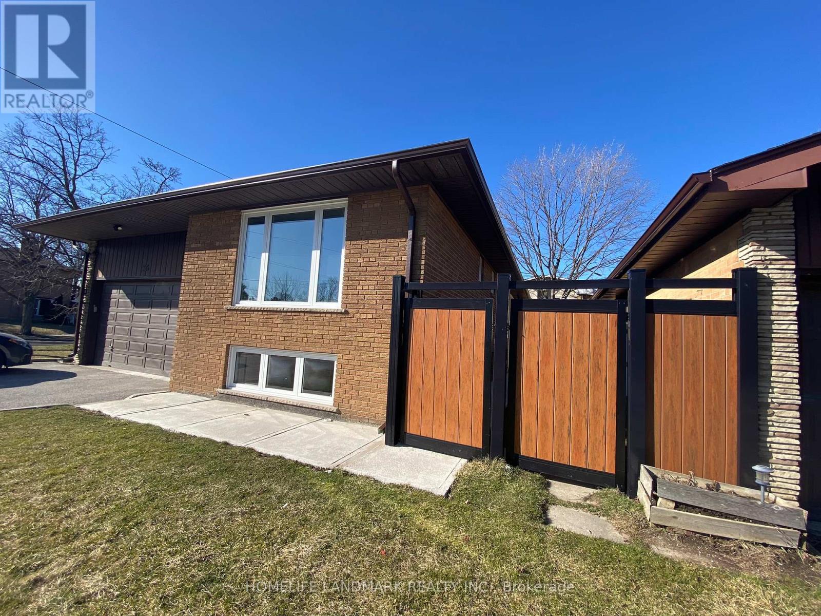 35 Robingrove Road, Toronto, Ontario  M2R 2Z8 - Photo 3 - C12445752