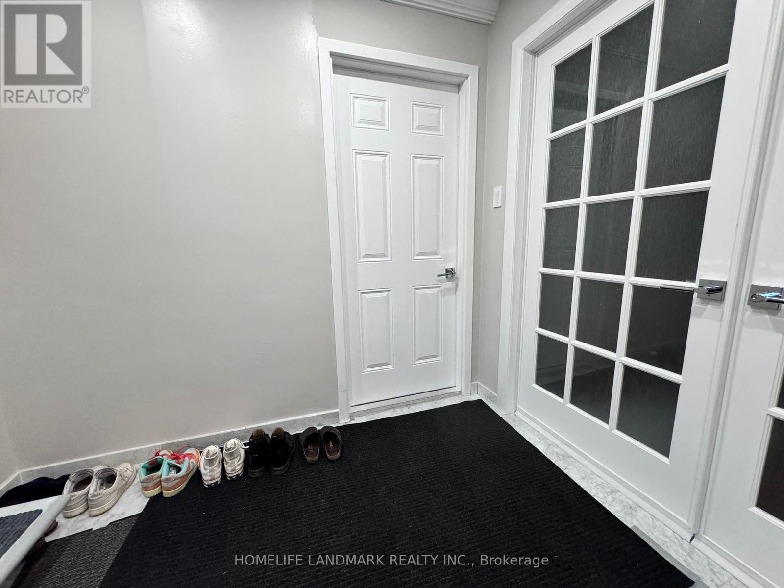 35 Robingrove Road, Toronto, Ontario  M2R 2Z8 - Photo 5 - C12445752