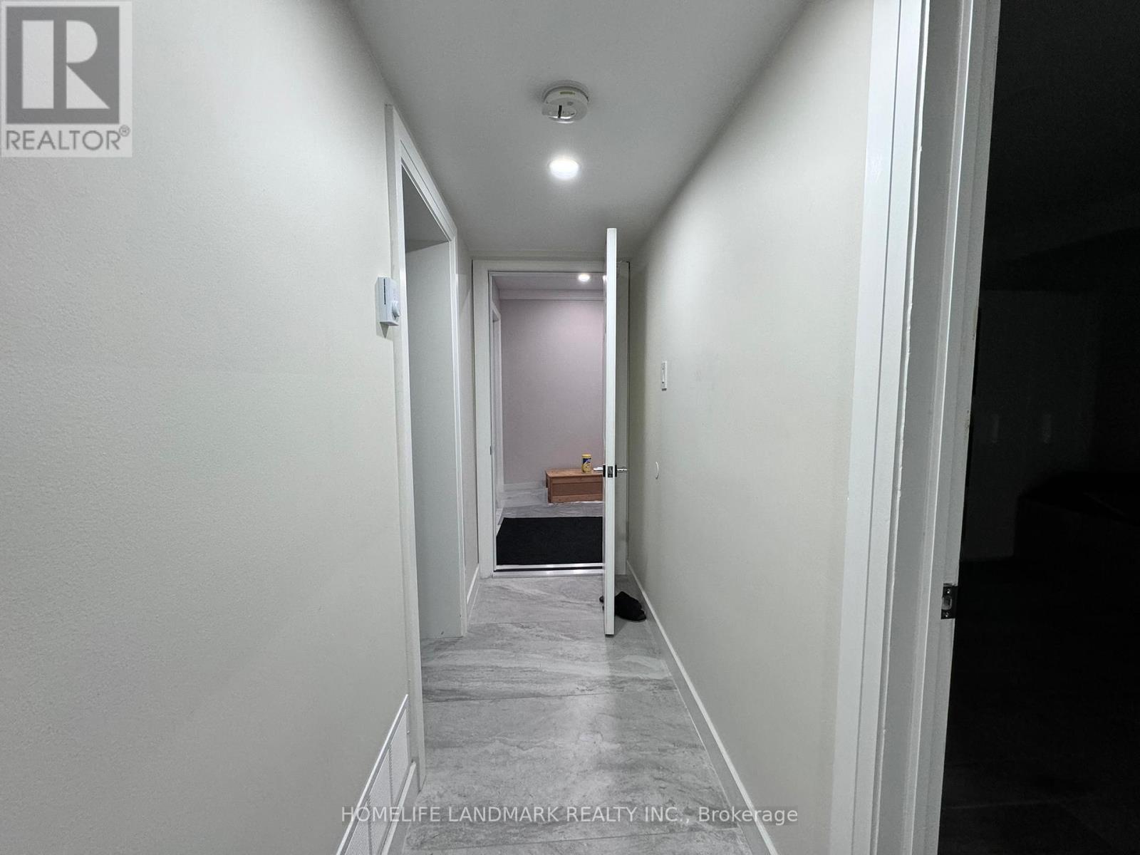 35 Robingrove Road, Toronto, Ontario  M2R 2Z8 - Photo 6 - C12445752