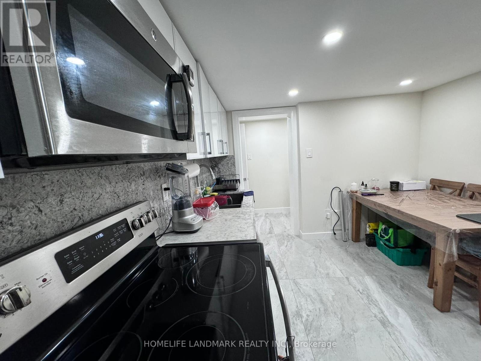 35 Robingrove Road, Toronto, Ontario  M2R 2Z8 - Photo 7 - C12445752