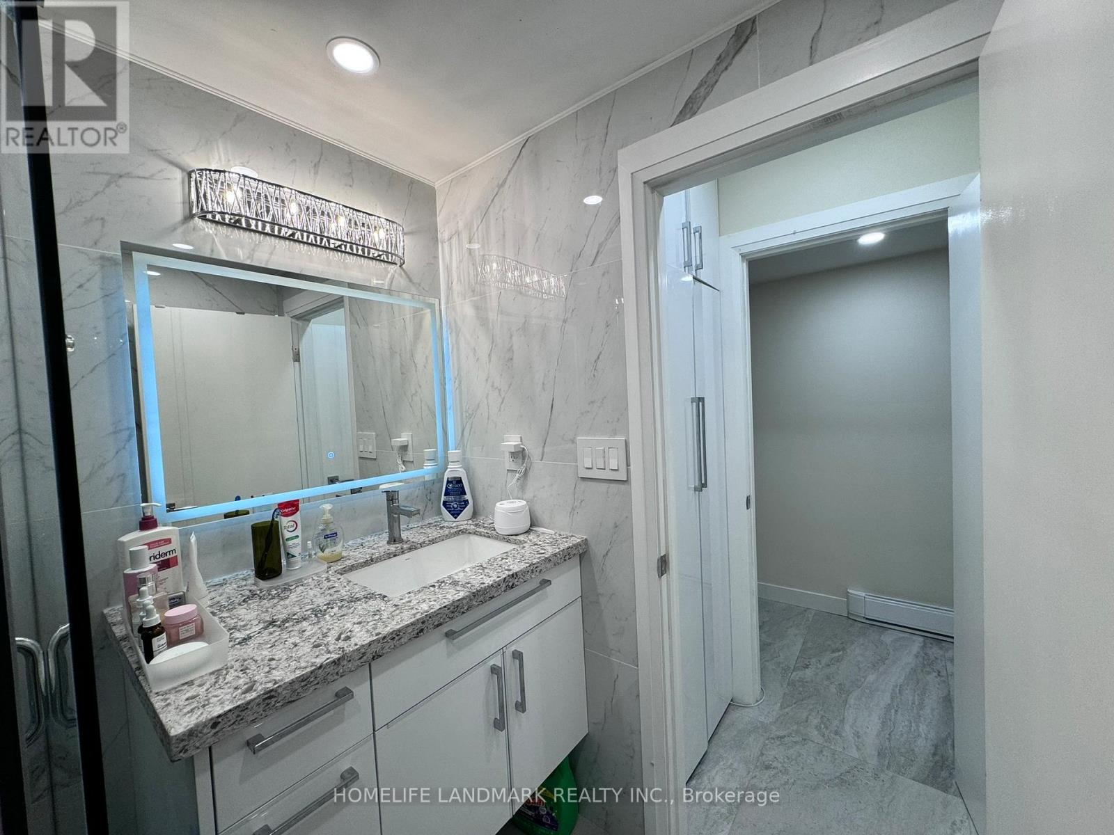 35 Robingrove Road, Toronto, Ontario  M2R 2Z8 - Photo 9 - C12445752