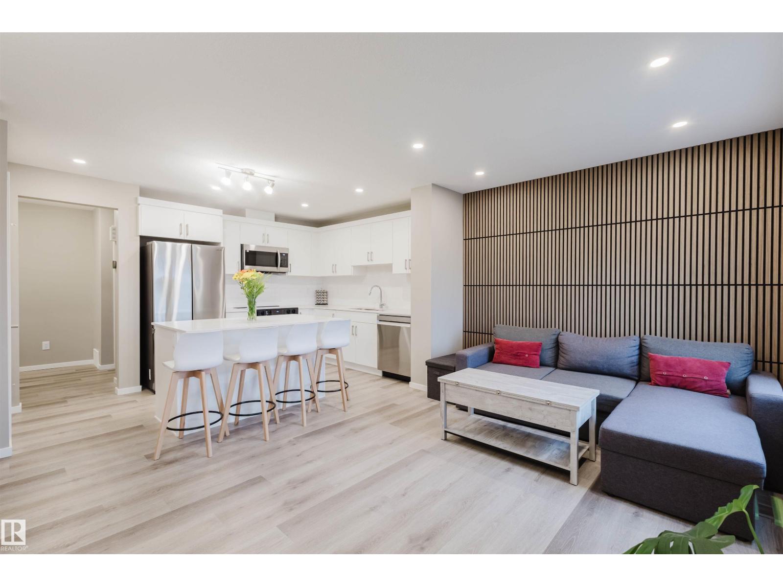 20808 19 AV NW, Edmonton, Alberta