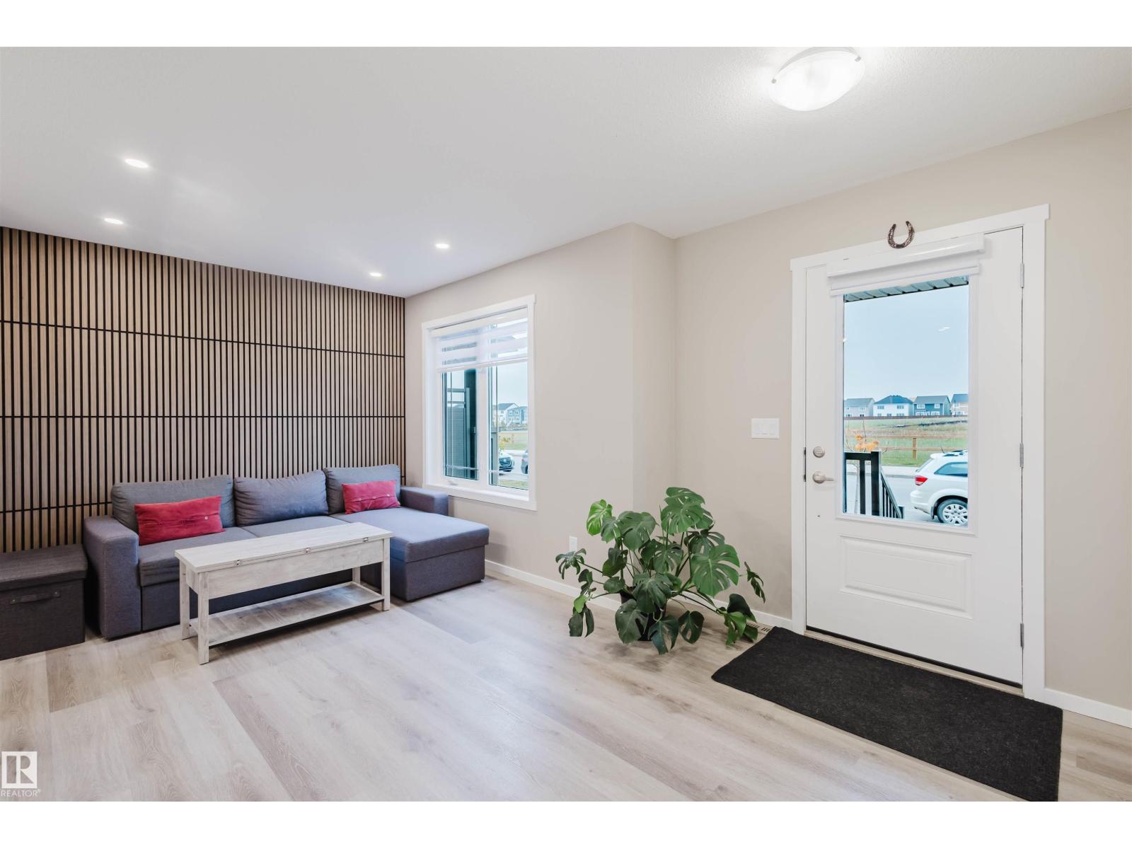 20808 19 Av Nw, Edmonton, Alberta  T6M 1R5 - Photo 2 - E4460590