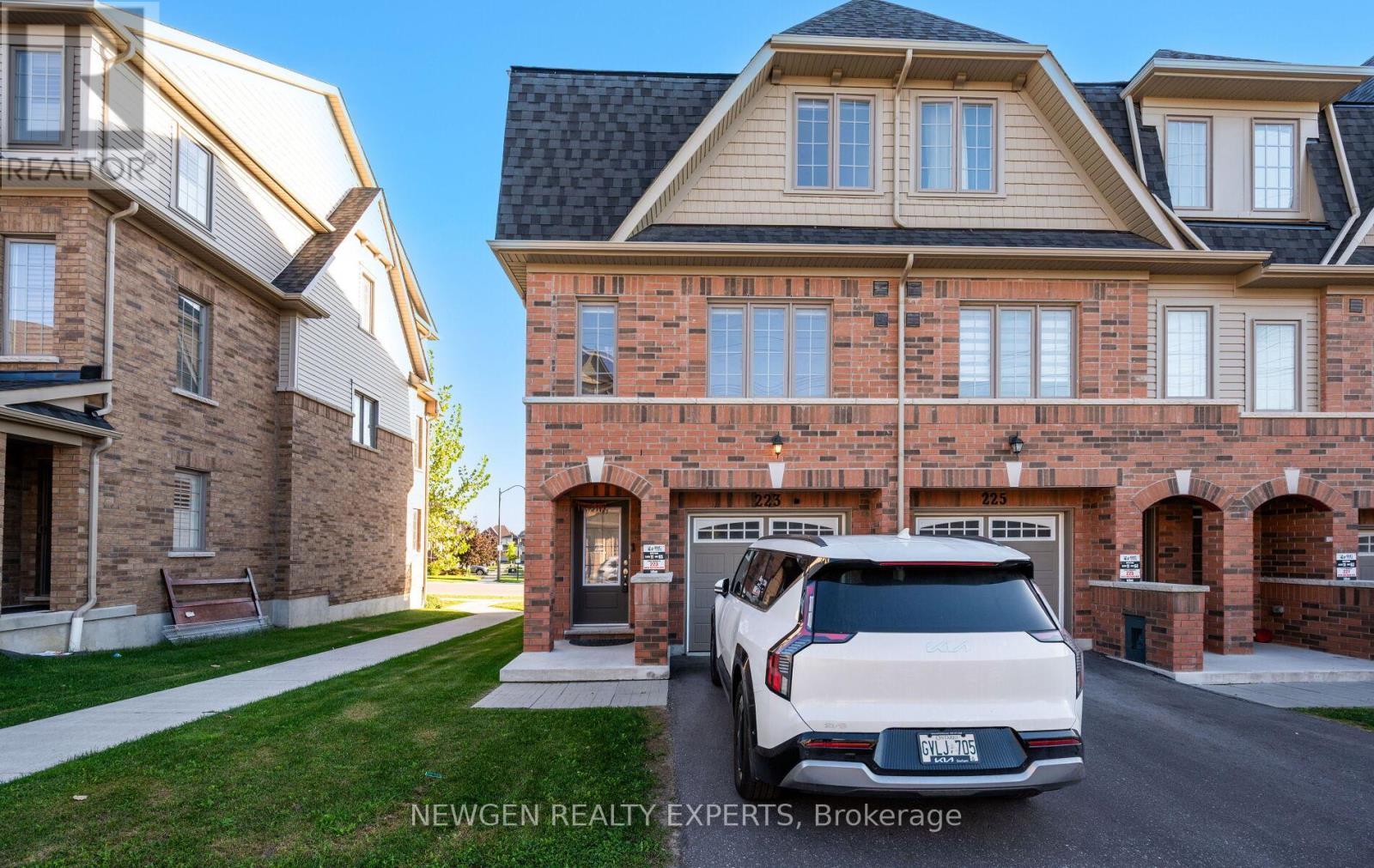 223 ROYAL NORTHERN PATH N, Oshawa, Ontario
