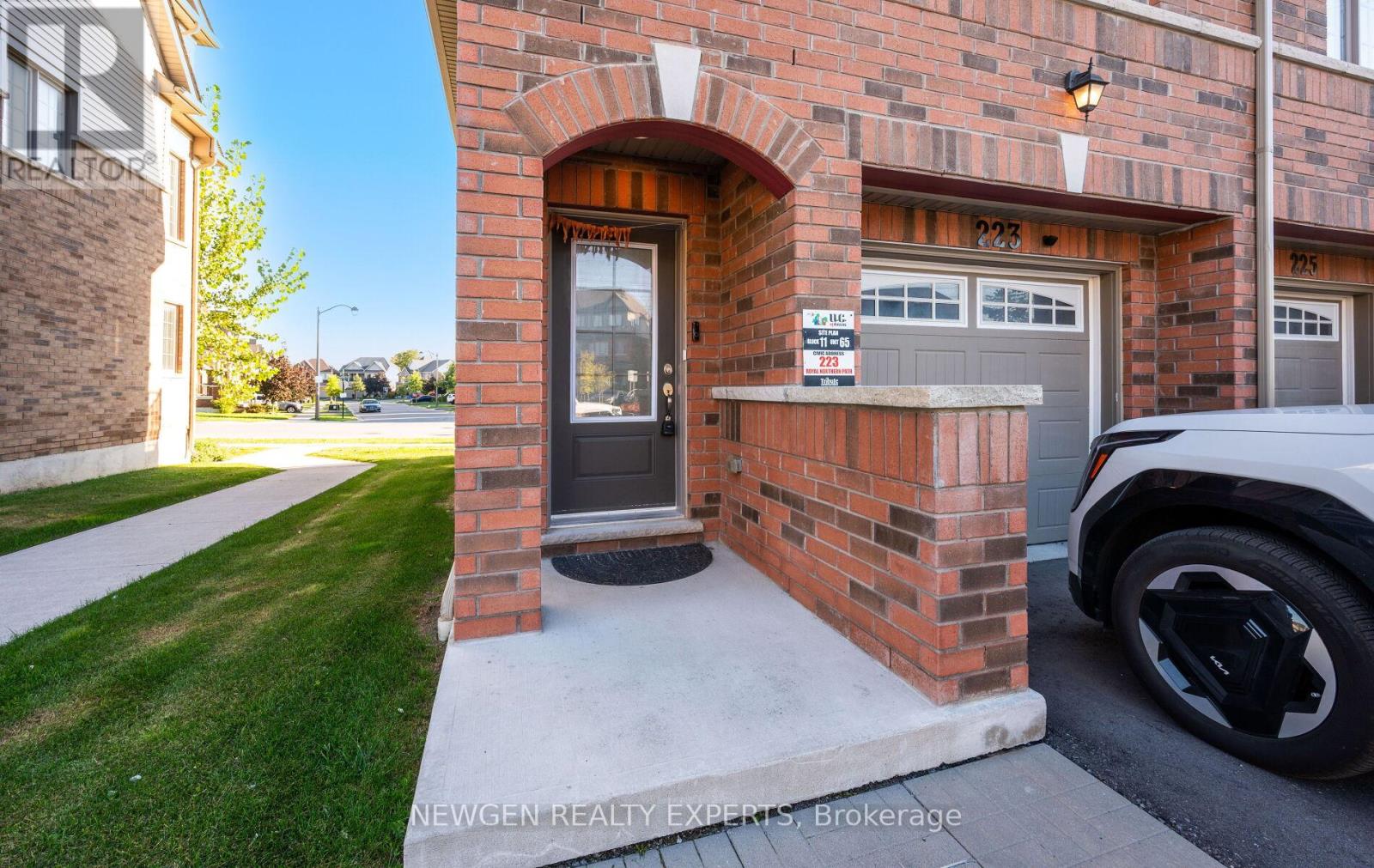 223 Royal Northern Path N, Oshawa, Ontario  L1L 0R6 - Photo 2 - E12429671