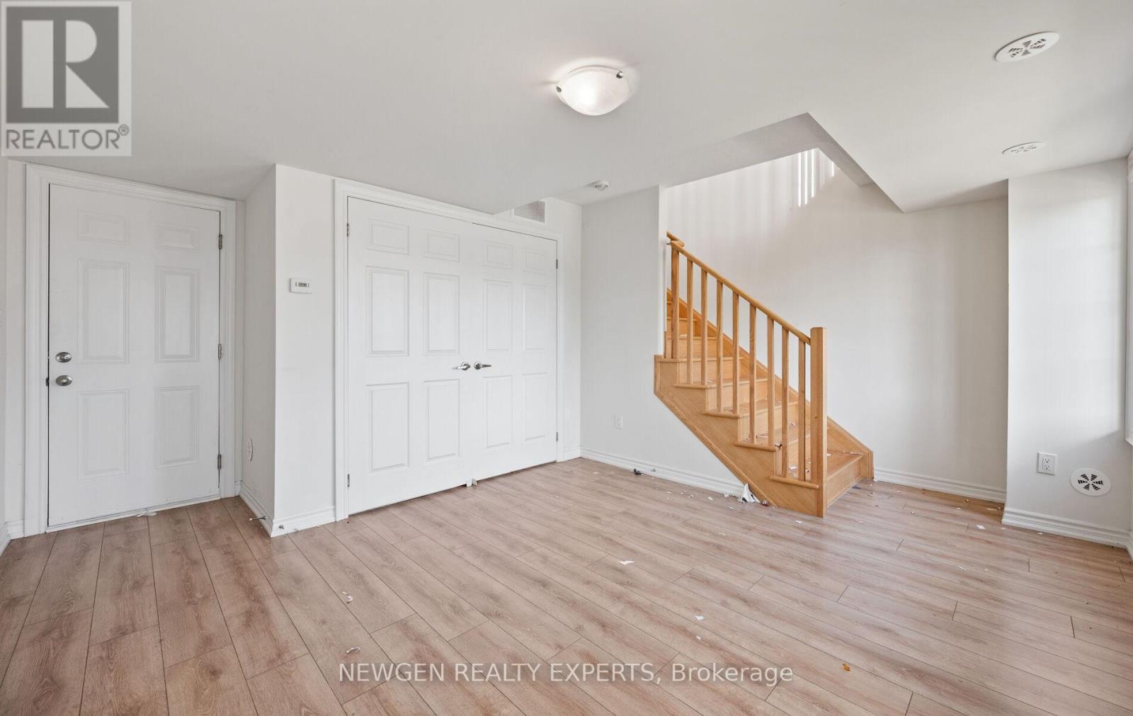 223 Royal Northern Path N, Oshawa, Ontario  L1L 0R6 - Photo 6 - E12429671