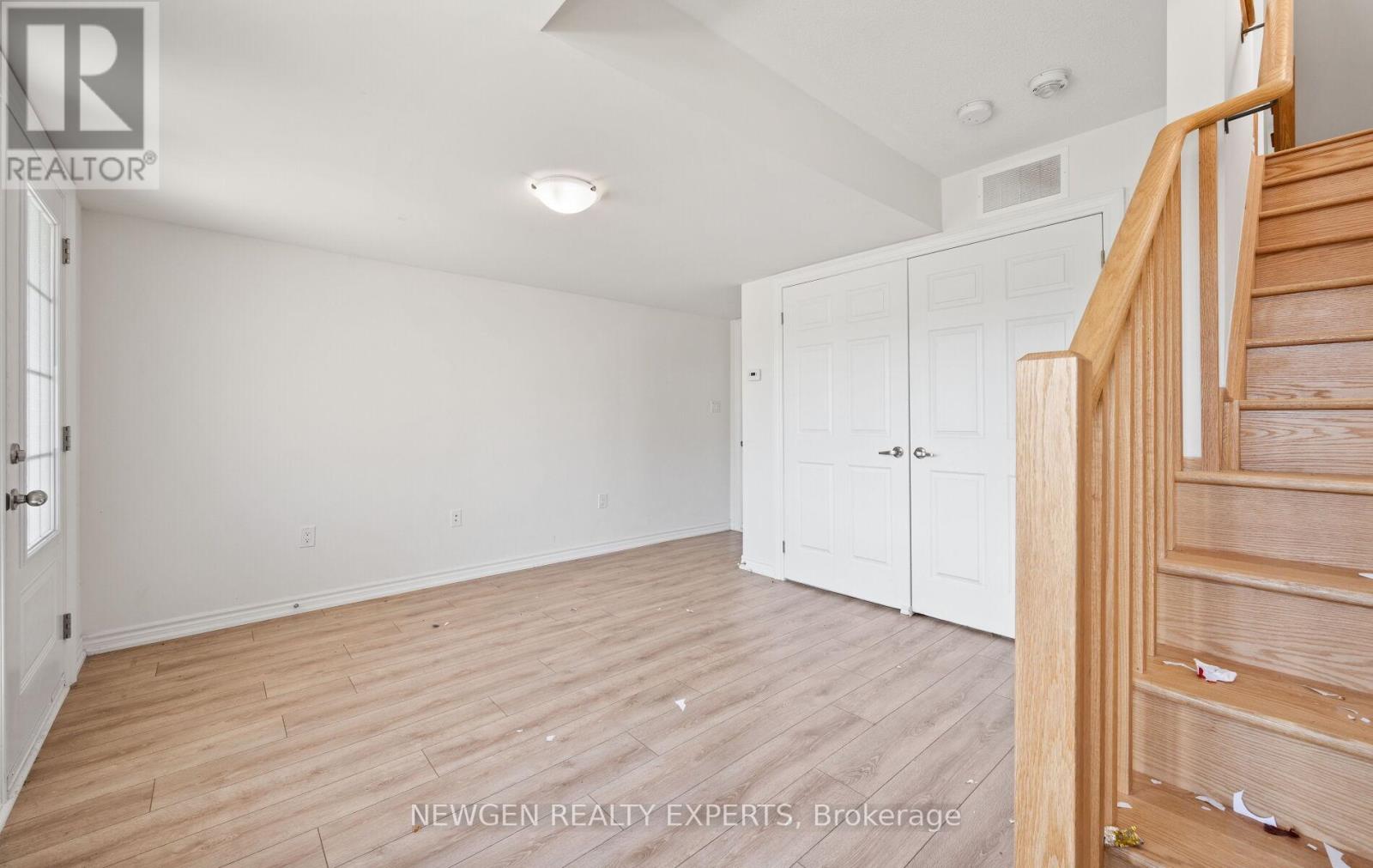 223 Royal Northern Path N, Oshawa, Ontario  L1L 0R6 - Photo 8 - E12429671