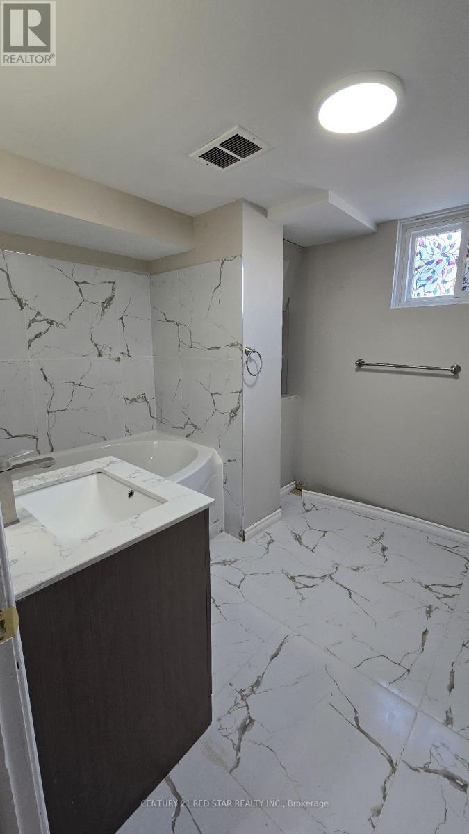 235 Mary Street, Oakville, Ontario  L6K 1S5 - Photo 18 - W12445753