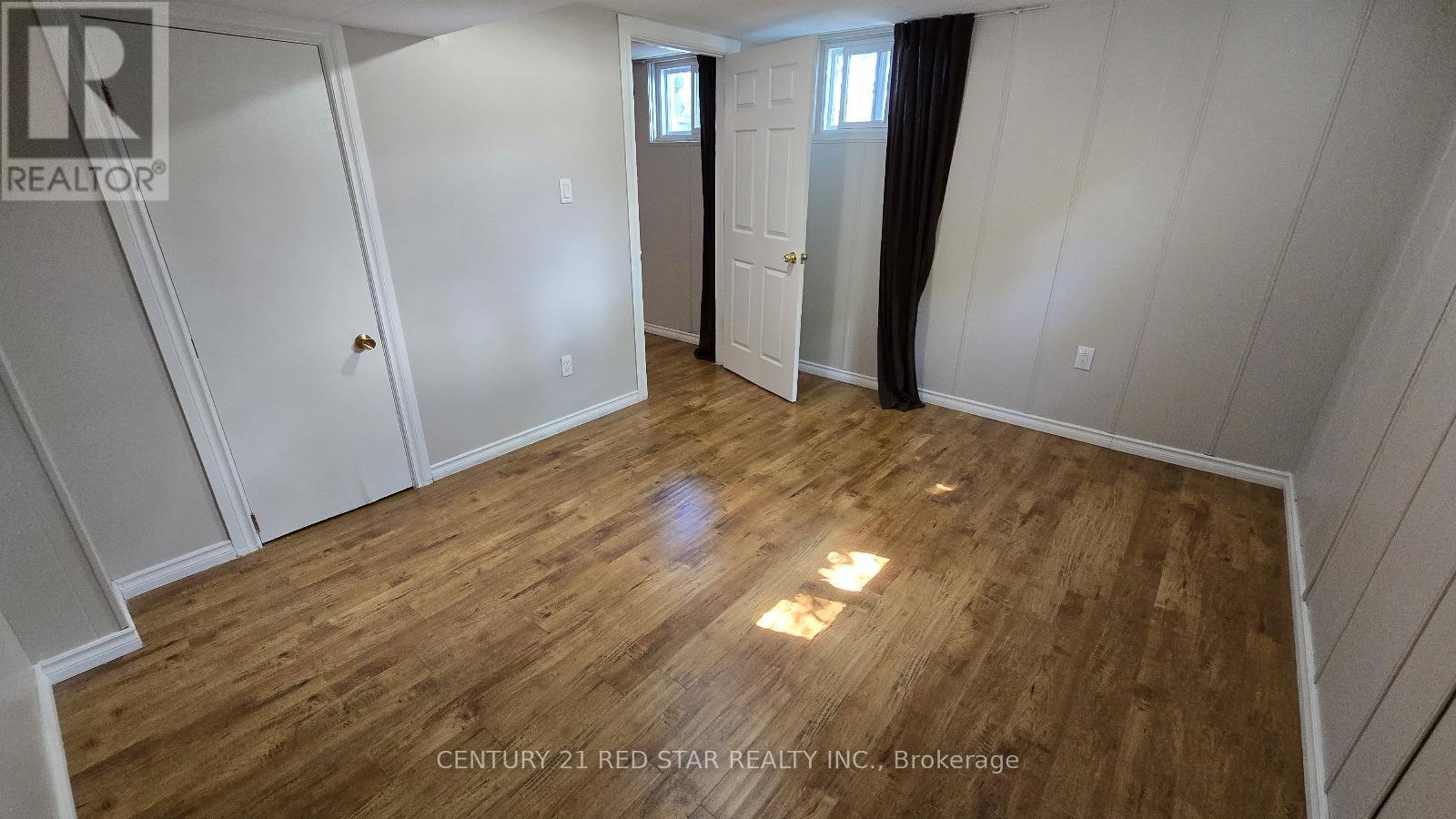 235 Mary Street, Oakville, Ontario  L6K 1S5 - Photo 21 - W12445753