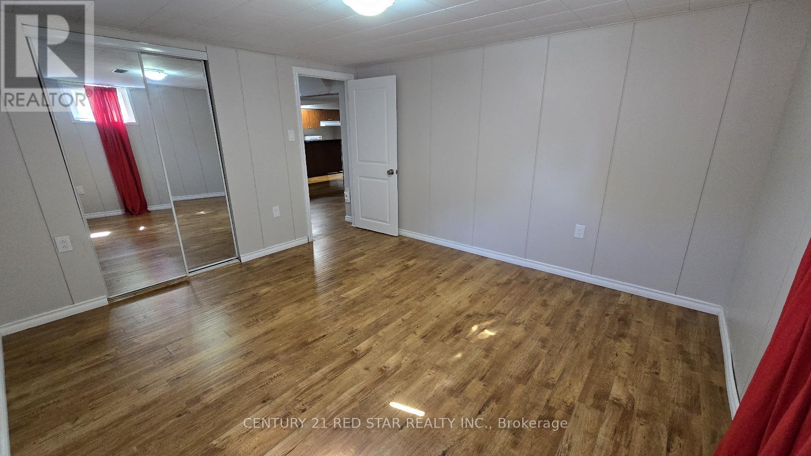 235 Mary Street, Oakville, Ontario  L6K 1S5 - Photo 22 - W12445753