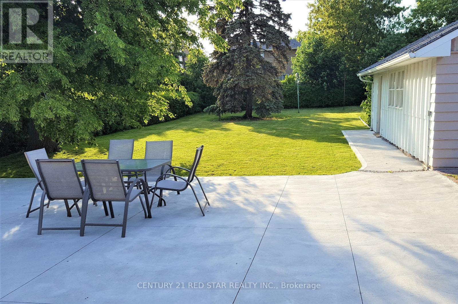 235 Mary Street, Oakville, Ontario  L6K 1S5 - Photo 23 - W12445753