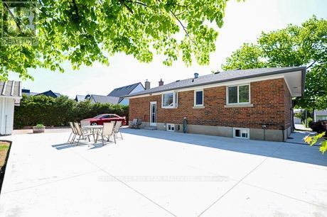 235 Mary Street, Oakville, Ontario  L6K 1S5 - Photo 24 - W12445753