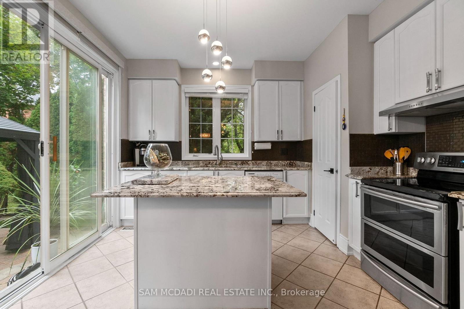 3859 Pondview Way, Mississauga (Lisgar), Ontario  L5N 8K1 - Photo 13 - W12445757