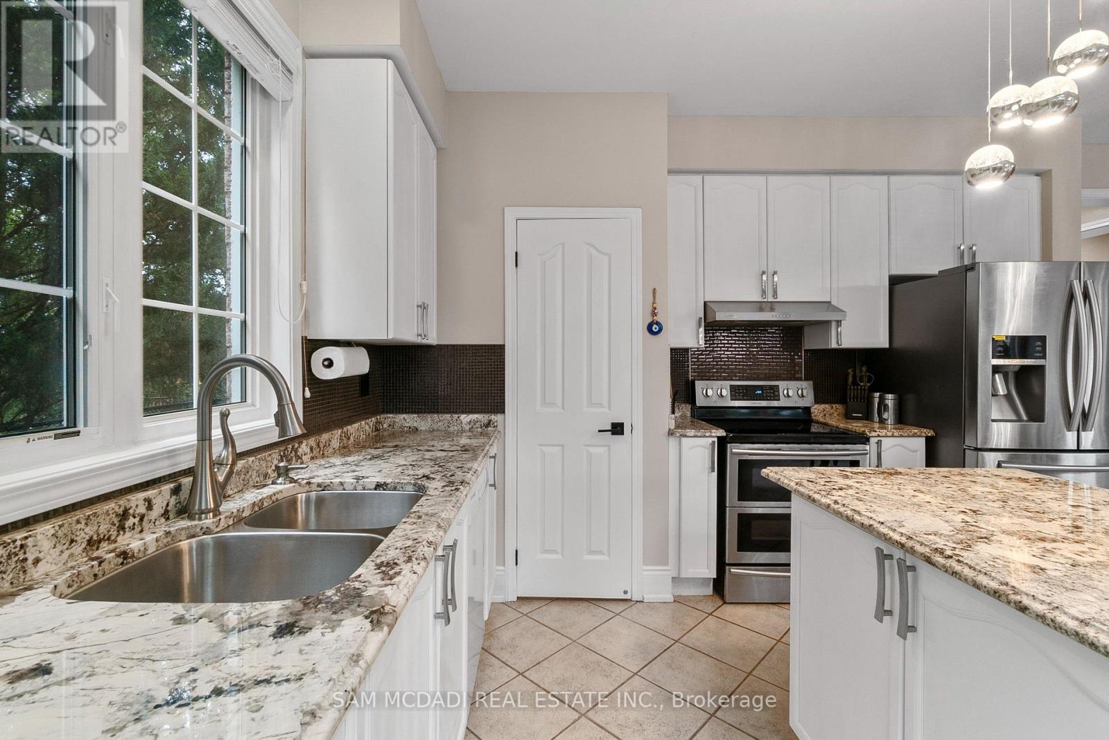 3859 Pondview Way, Mississauga (Lisgar), Ontario  L5N 8K1 - Photo 15 - W12445757