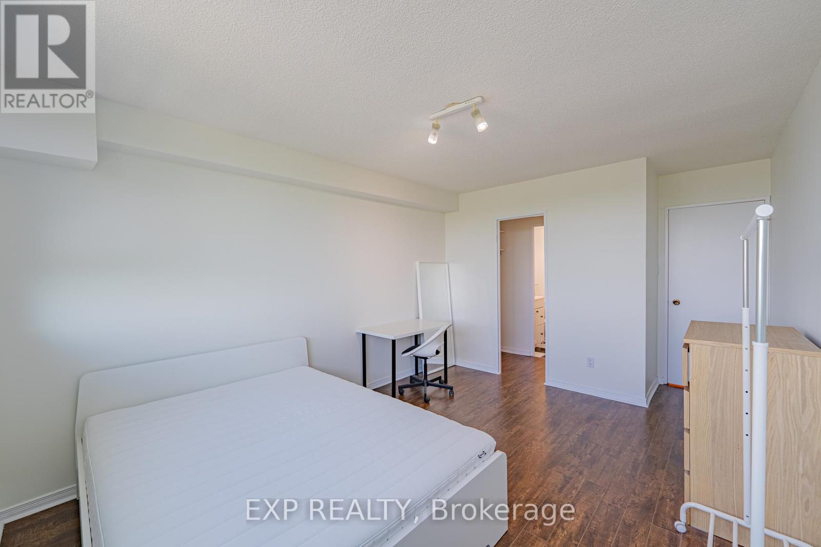 1111 - 555 Brittany Drive, Ottawa, Ontario  K1K 4C5 - Photo 18 - X12445762