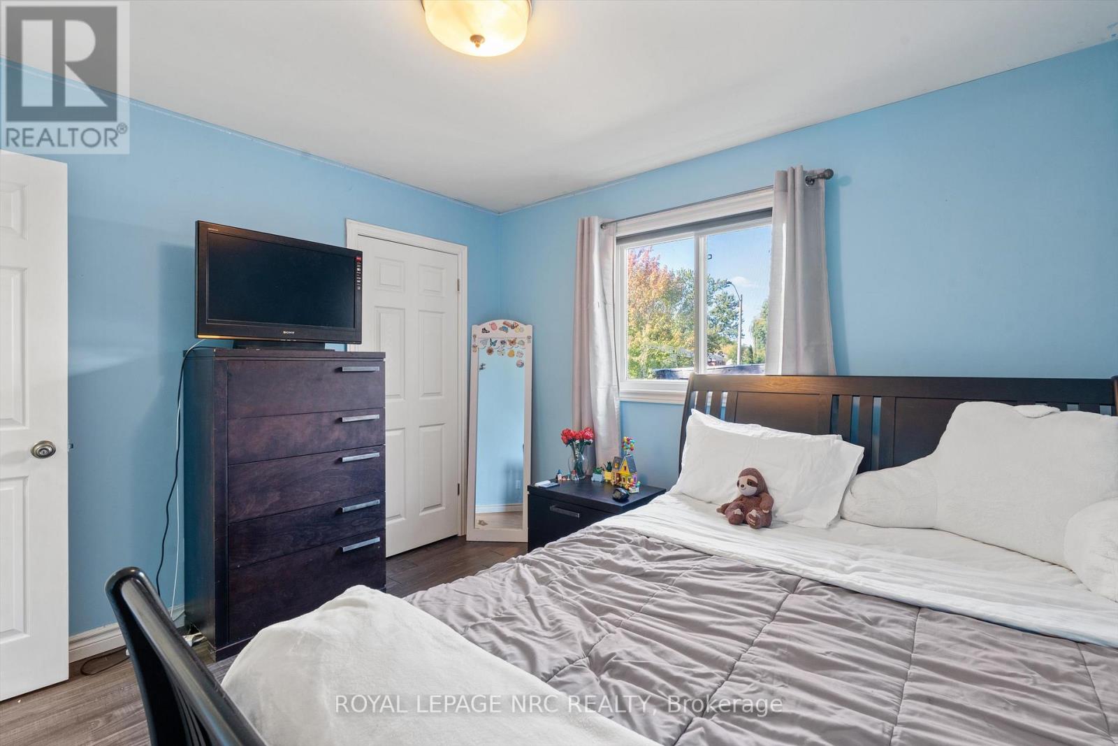 39 Quaker Road, Welland, Ontario  L3C 3G3 - Photo 11 - X12445782