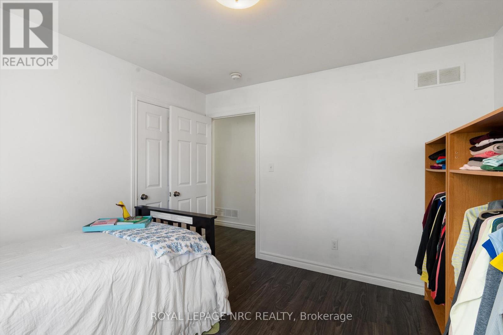 39 Quaker Road, Welland, Ontario  L3C 3G3 - Photo 13 - X12445782