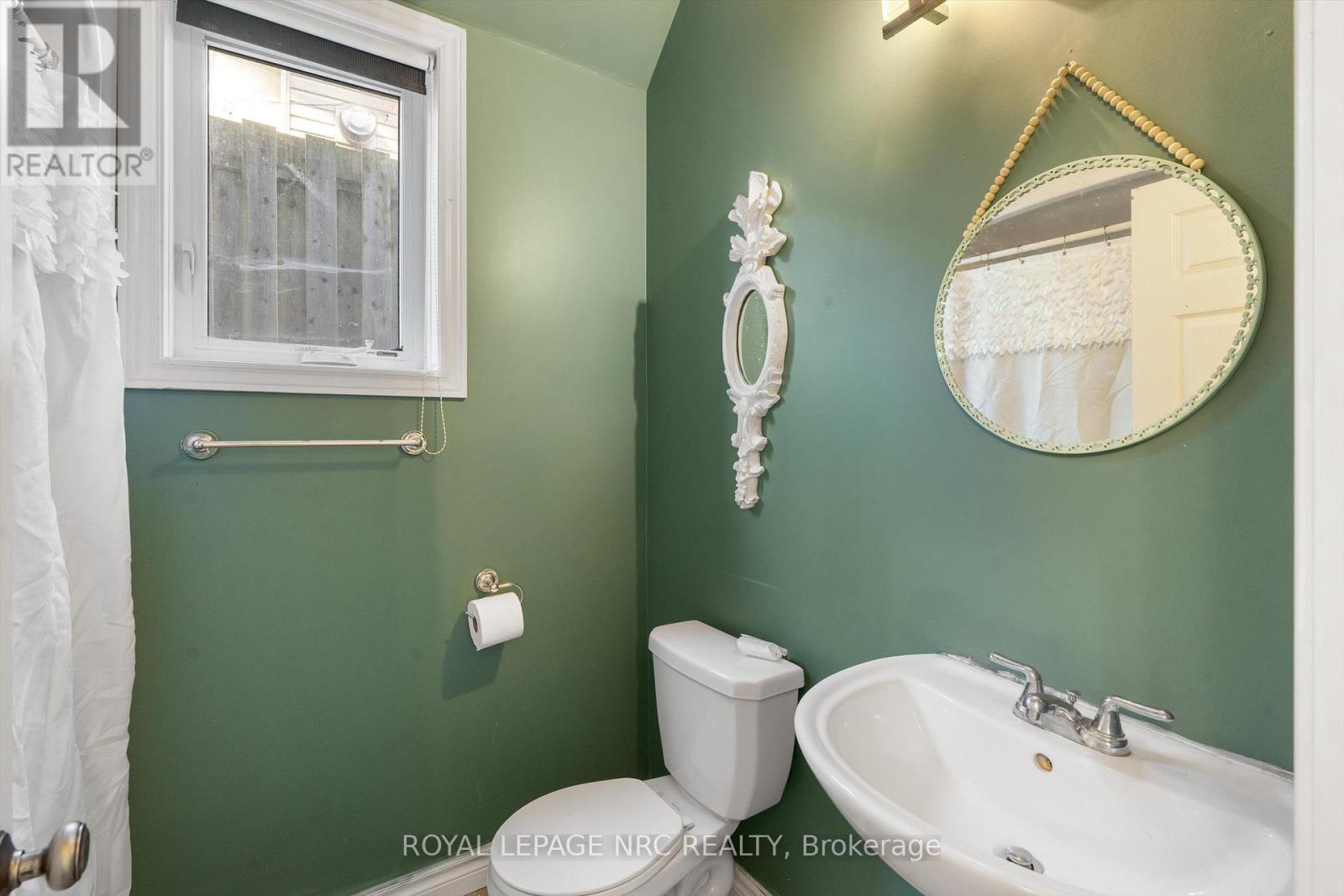 39 Quaker Road, Welland, Ontario  L3C 3G3 - Photo 24 - X12445782