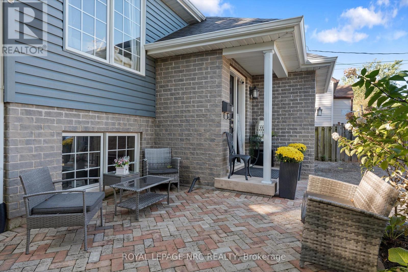 39 Quaker Road, Welland, Ontario  L3C 3G3 - Photo 3 - X12445782