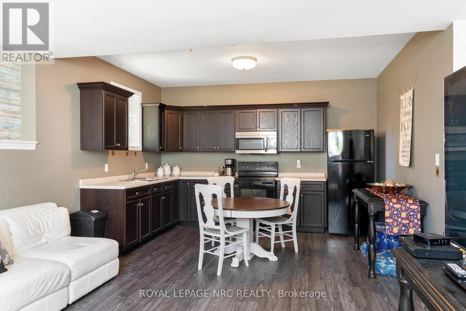 39 Quaker Road, Welland, Ontario  L3C 3G3 - Photo 30 - X12445782