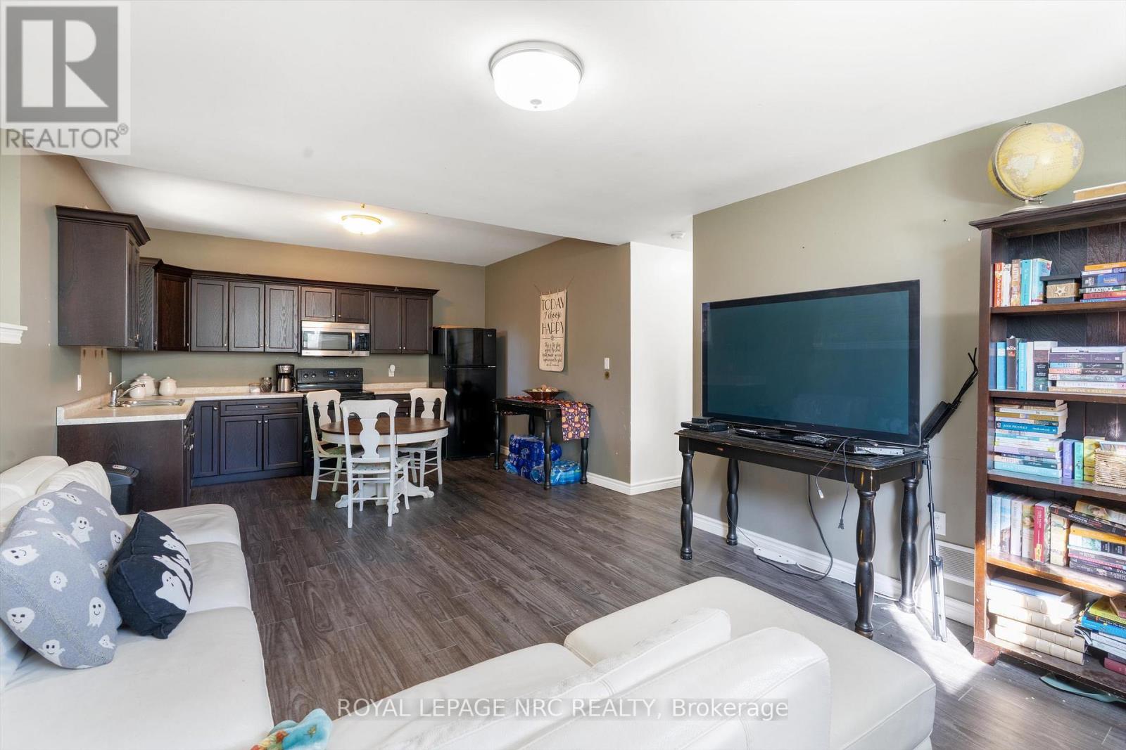 39 Quaker Road, Welland, Ontario  L3C 3G3 - Photo 31 - X12445782