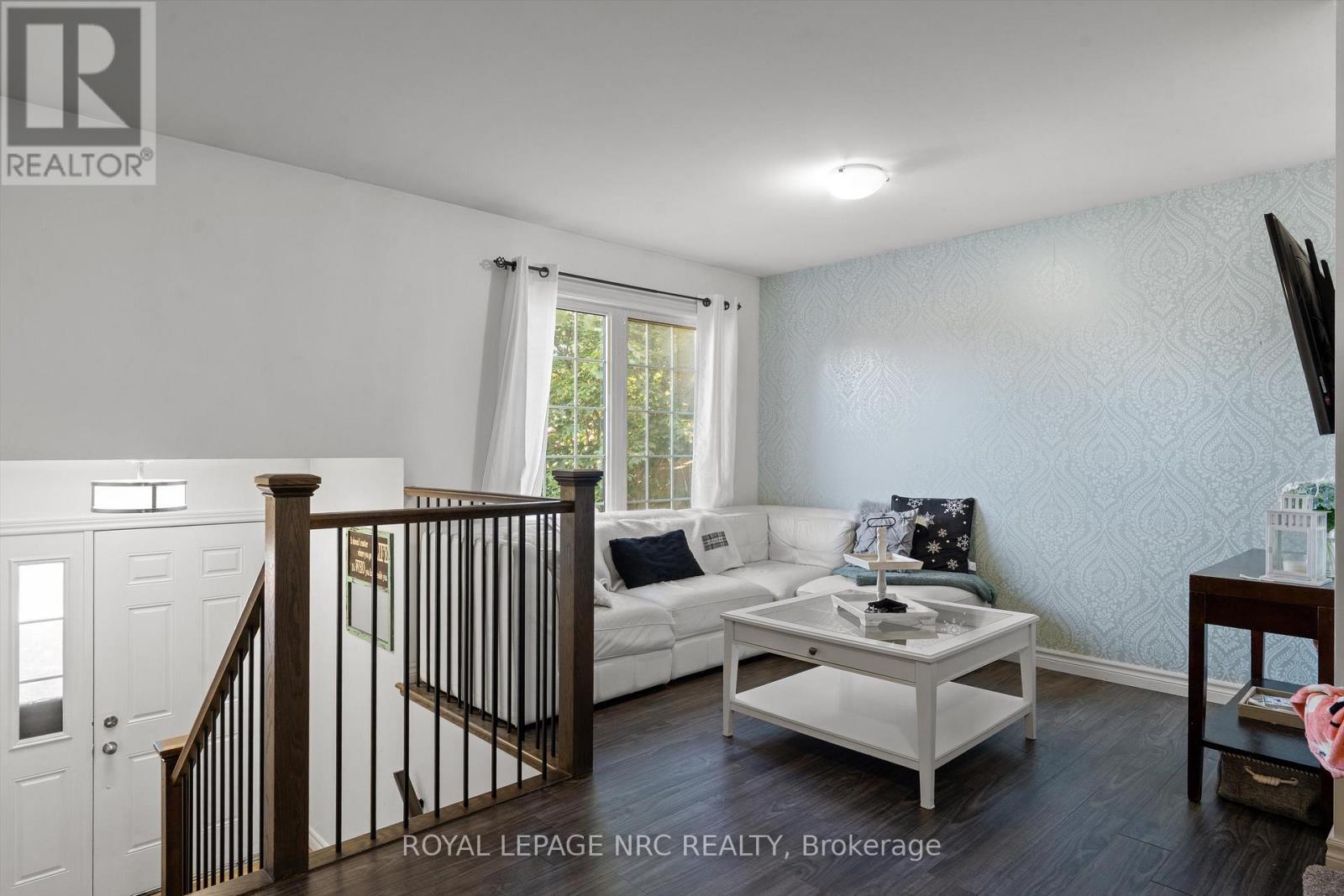 39 Quaker Road, Welland, Ontario  L3C 3G3 - Photo 4 - X12445782