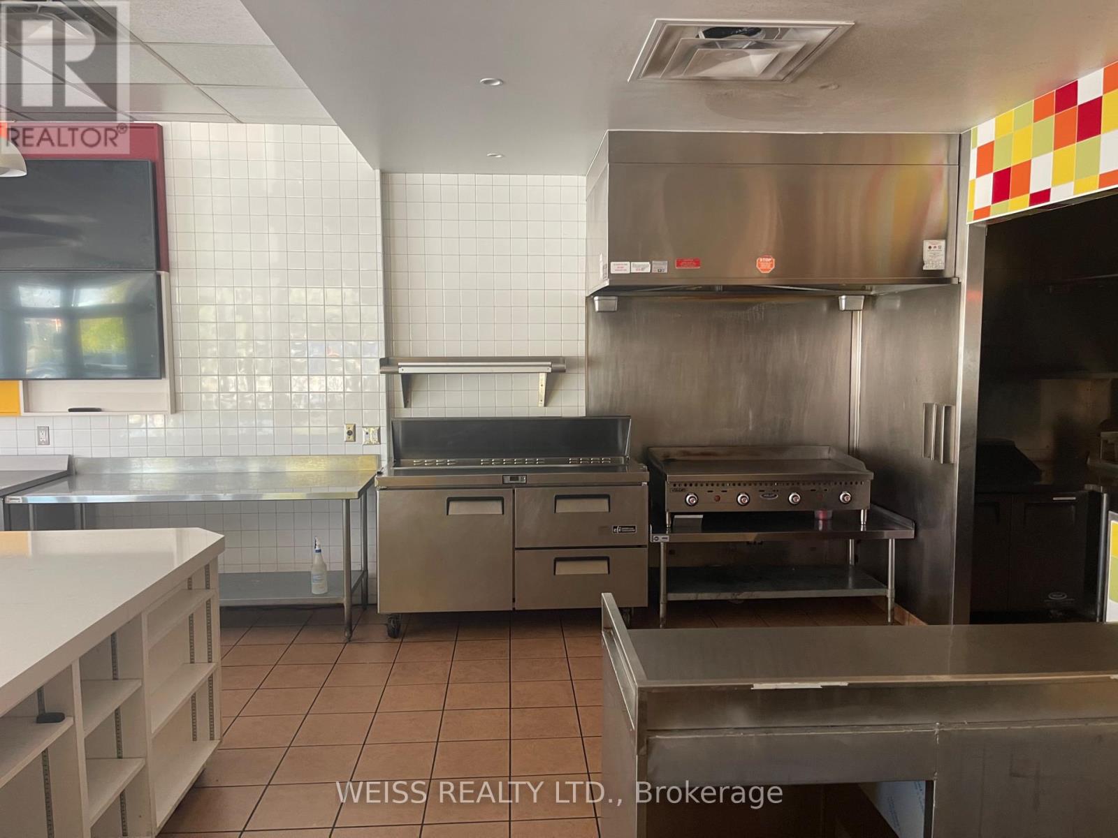 14846 Yonge Street, Aurora, Ontario  L4G 1N2 - Photo 6 - N12443106
