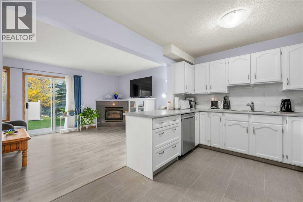 147 Somervale Park Sw, Calgary, Alberta  T2Y 3J4 - Photo 13 - A2262192