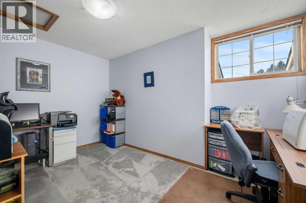 147 Somervale Park Sw, Calgary, Alberta  T2Y 3J4 - Photo 28 - A2262192