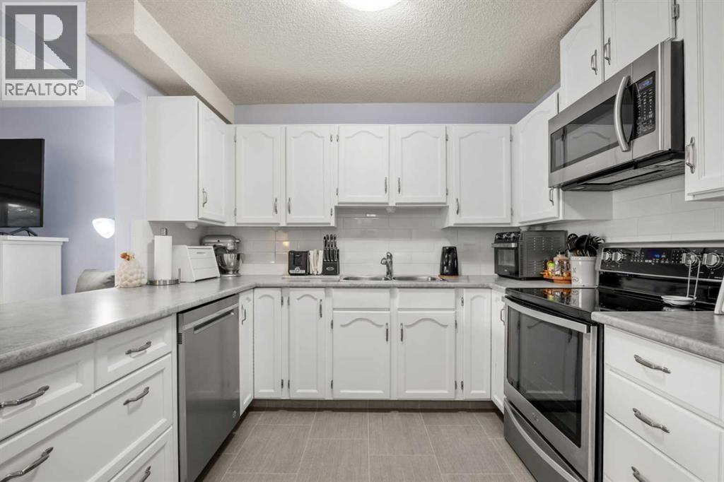 147 Somervale Park Sw, Calgary, Alberta  T2Y 3J4 - Photo 8 - A2262192