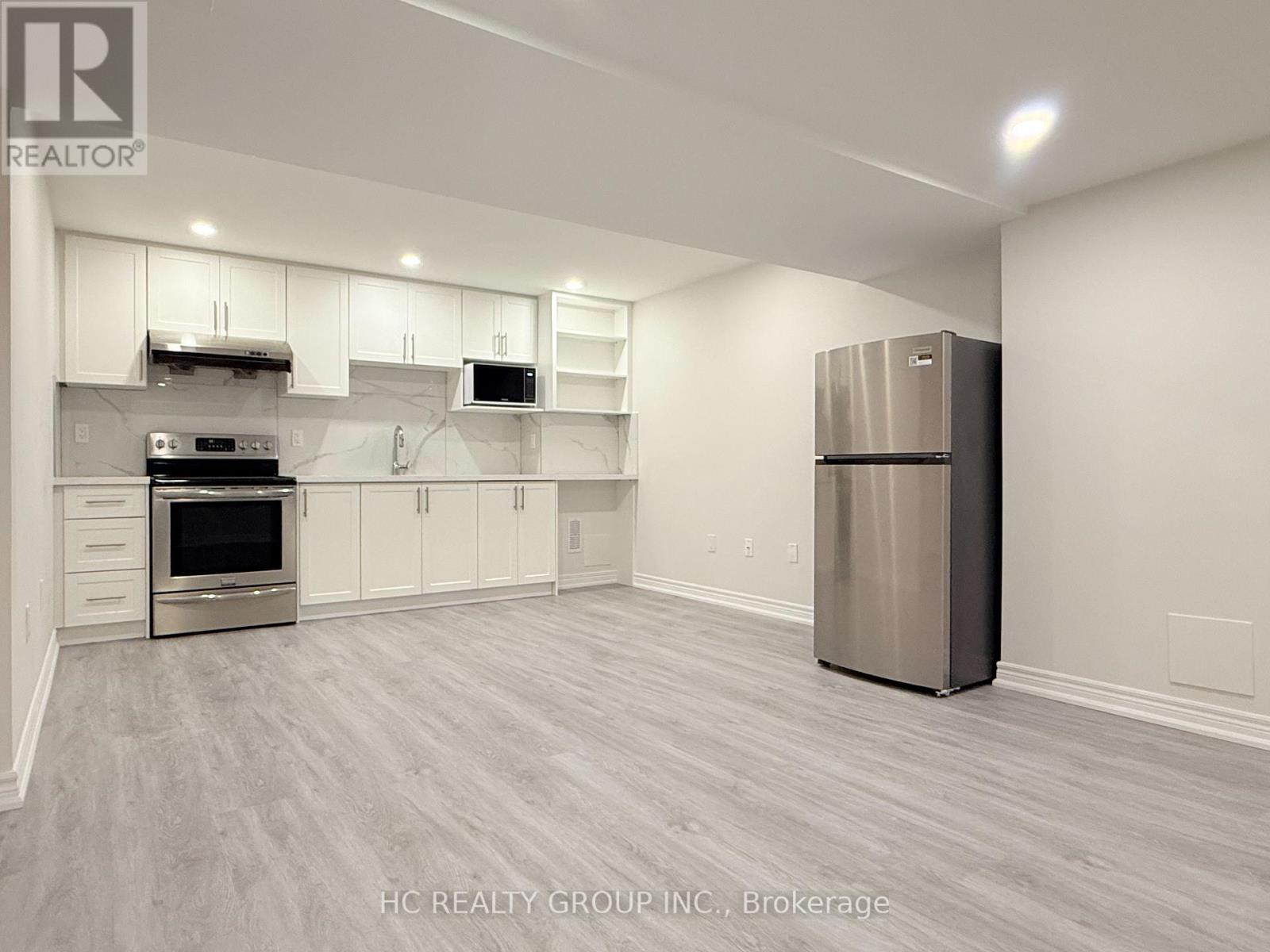 Basement - 19 Moore's Court, Markham, Ontario  L6B 0V6 - Photo 2 - N12445777