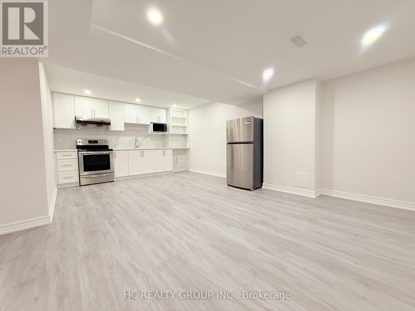 Basement - 19 Moore's Court, Markham, Ontario  L6B 0V6 - Photo 3 - N12445777
