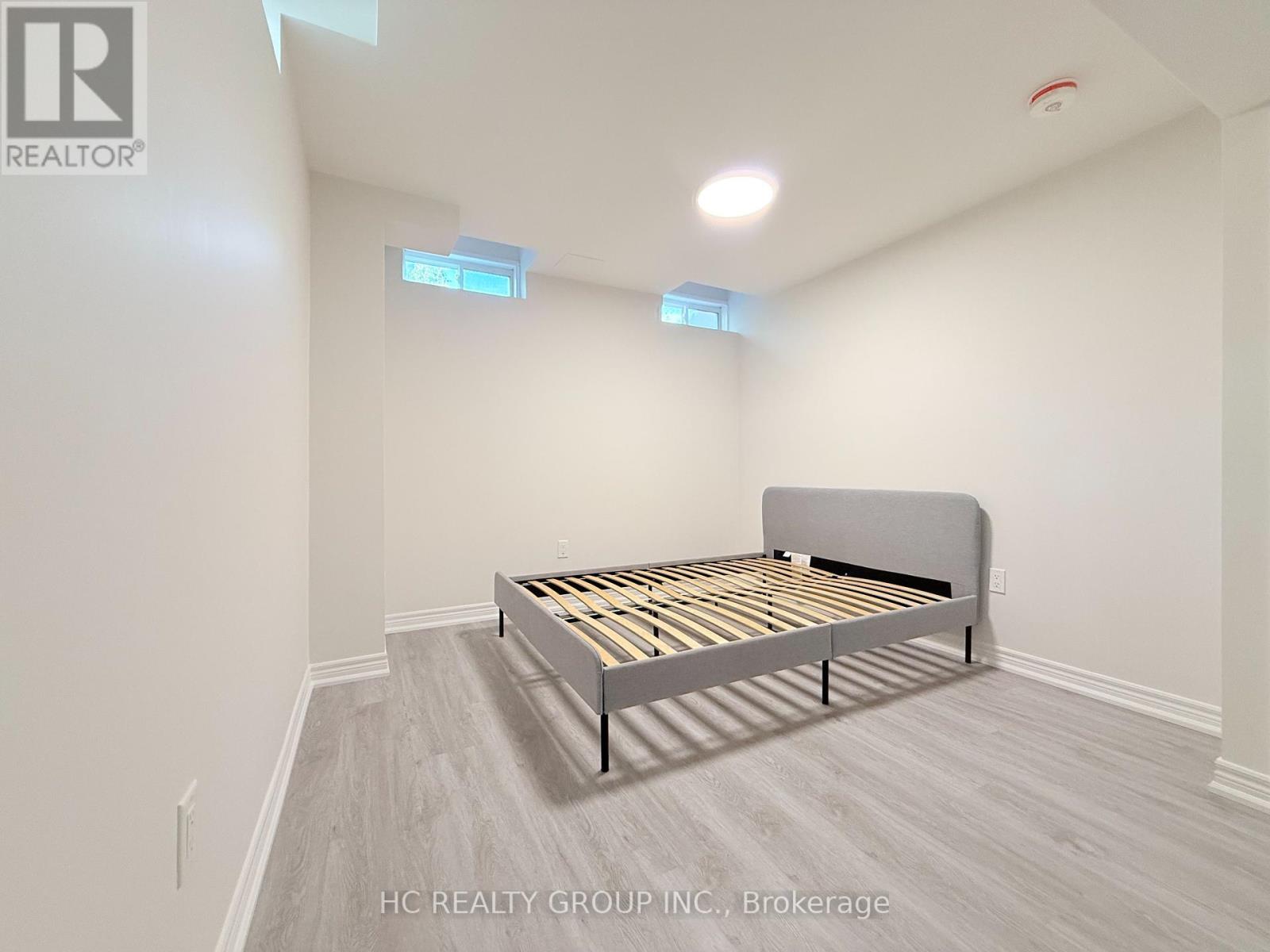 Basement - 19 Moore's Court, Markham, Ontario  L6B 0V6 - Photo 4 - N12445777