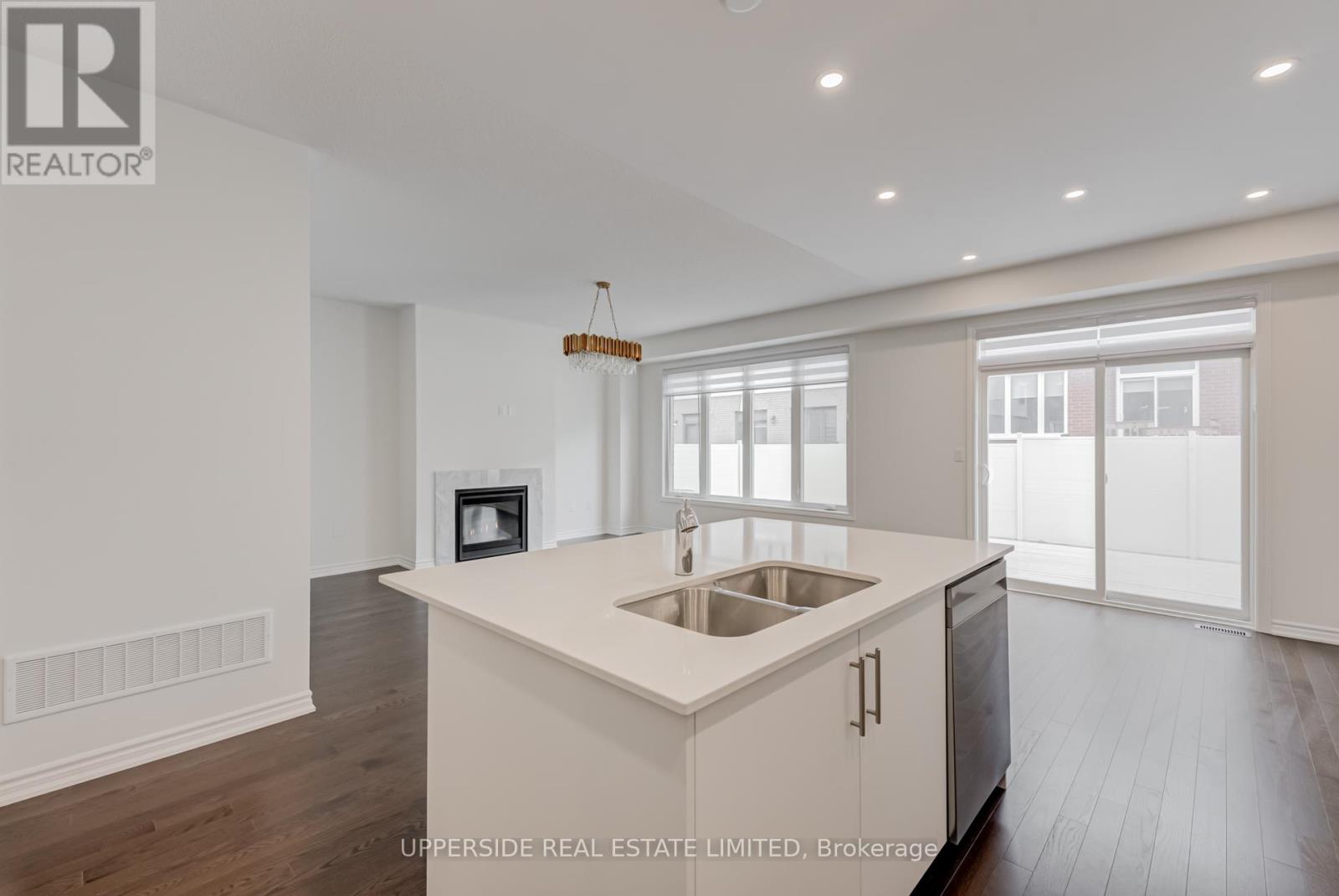 73 Gemini Drive, Barrie, Ontario  L9J 0P8 - Photo 15 - S12445784