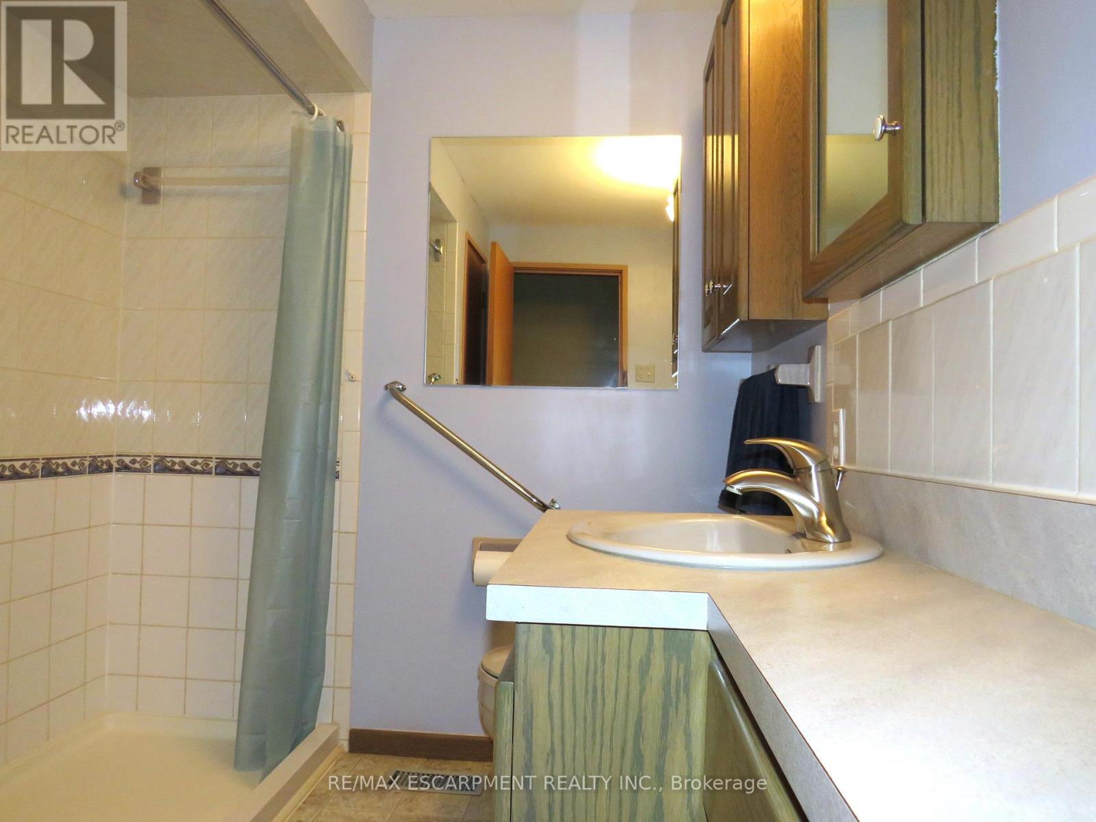64 Luscombe Street, Hamilton, Ontario  L9A 2J8 - Photo 21 - X12375678