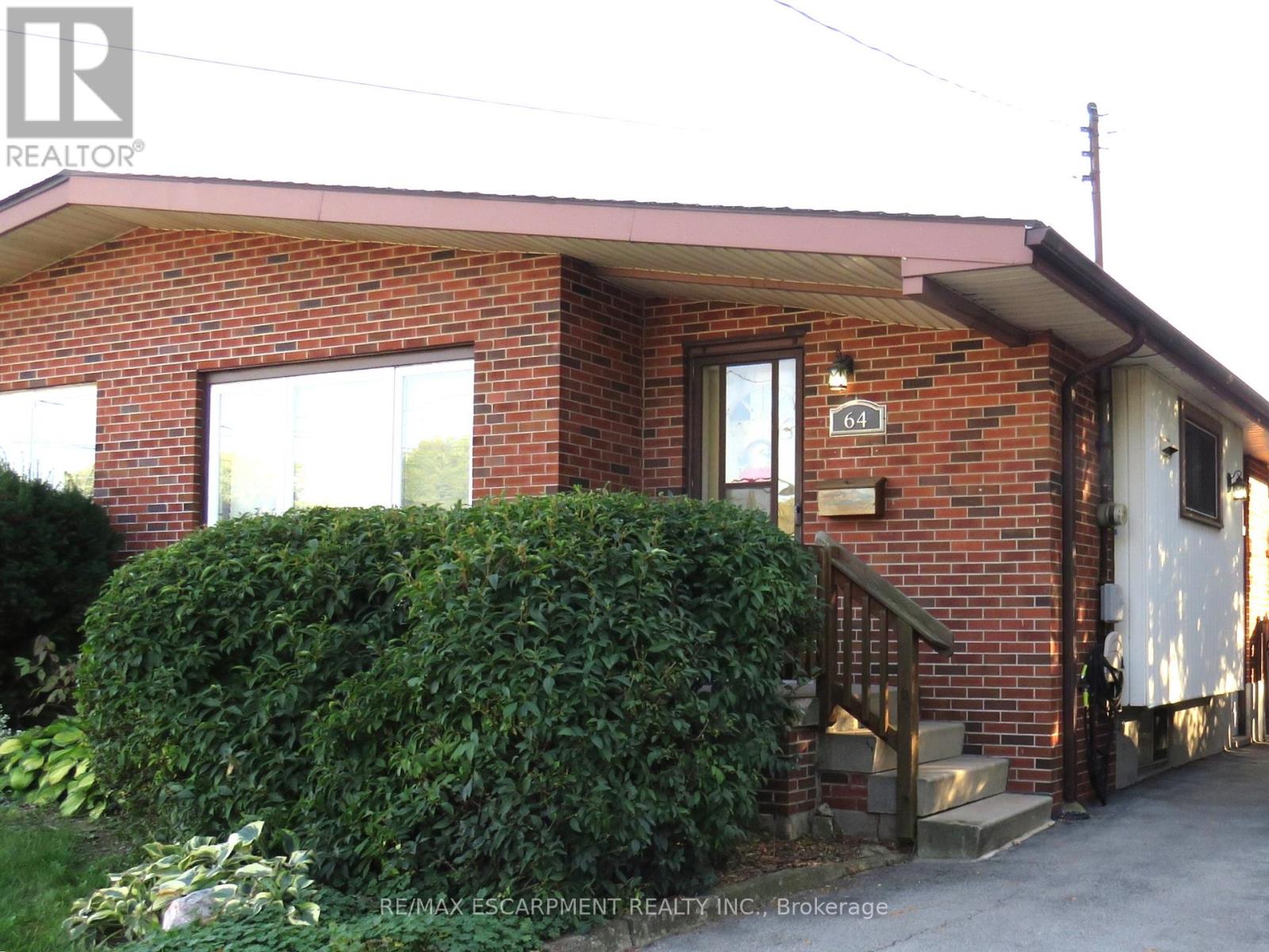 64 Luscombe Street, Hamilton, Ontario  L9A 2J8 - Photo 3 - X12375678