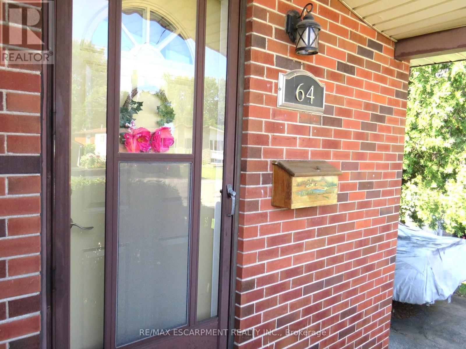 64 Luscombe Street, Hamilton, Ontario  L9A 2J8 - Photo 5 - X12375678