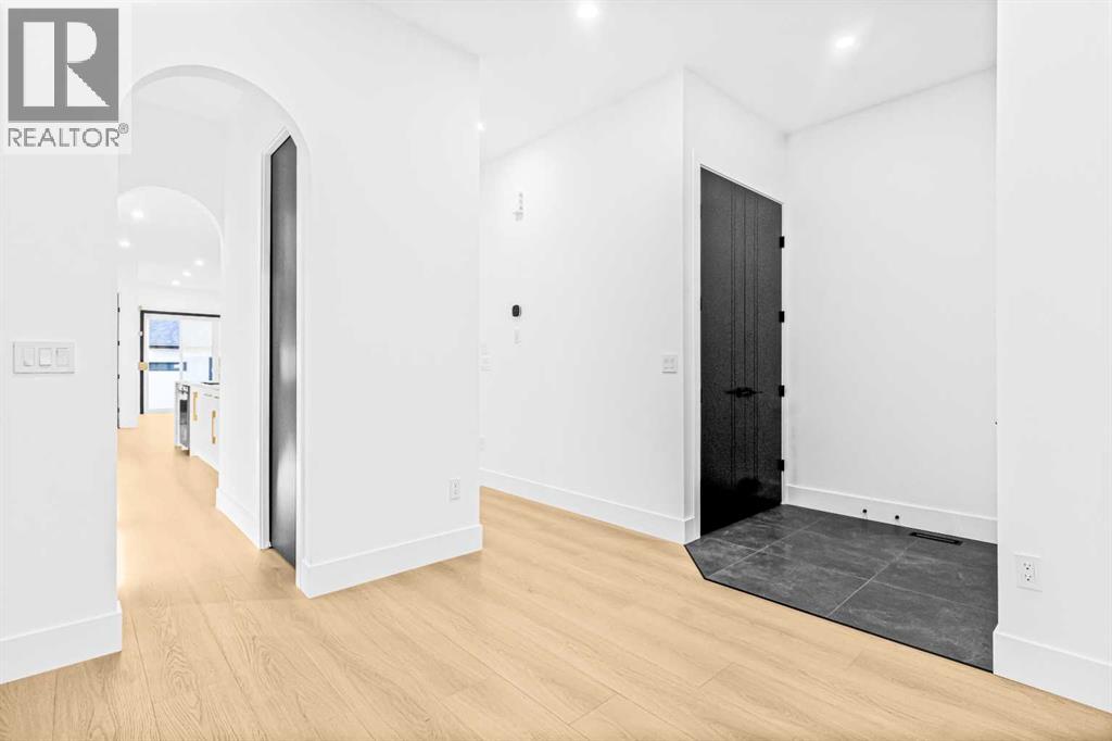 613 55 Avenue Sw, Calgary, Alberta  T2V 0G2 - Photo 4 - A2259263