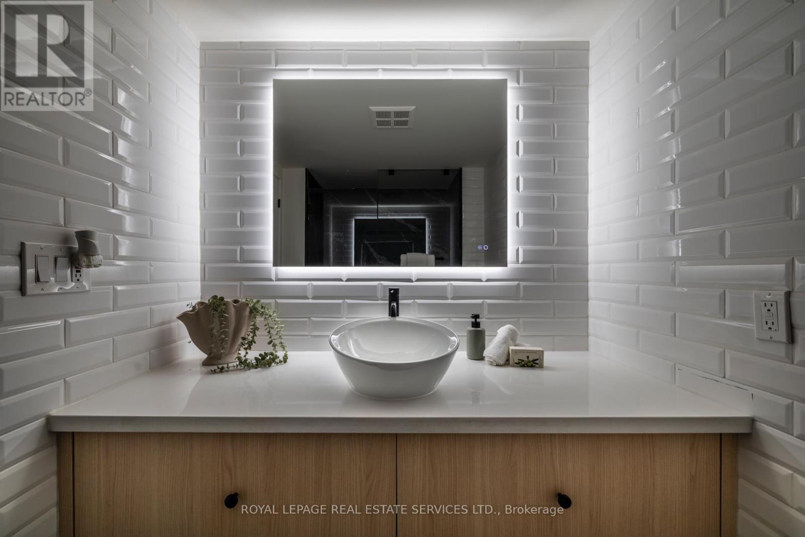 1203 - 1 Palace Pier Court, Toronto, Ontario  M8V 3W9 - Photo 17 - W12269306