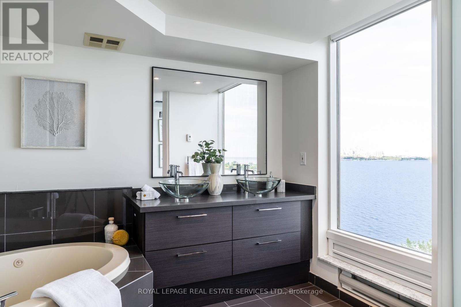 1203 - 1 Palace Pier Court, Toronto, Ontario  M8V 3W9 - Photo 14 - W12269306