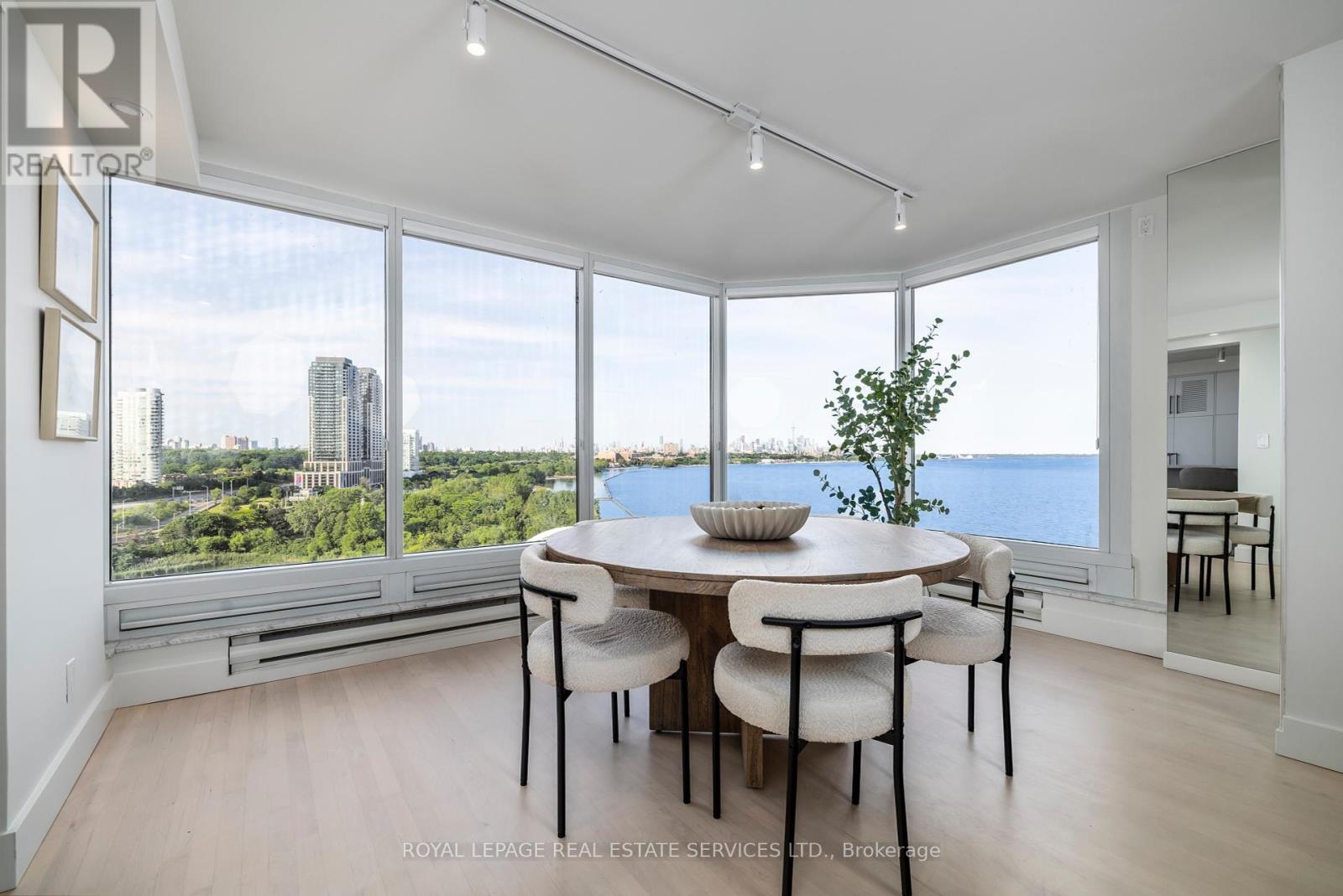 1203 - 1 Palace Pier Court, Toronto, Ontario  M8V 3W9 - Photo 4 - W12269306