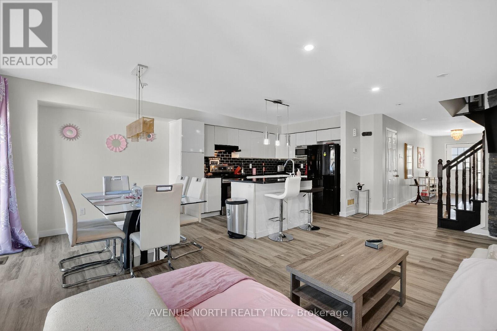 208 Kingswell Street, Ottawa, Ontario  K1T 0L1 - Photo 10 - X12445810