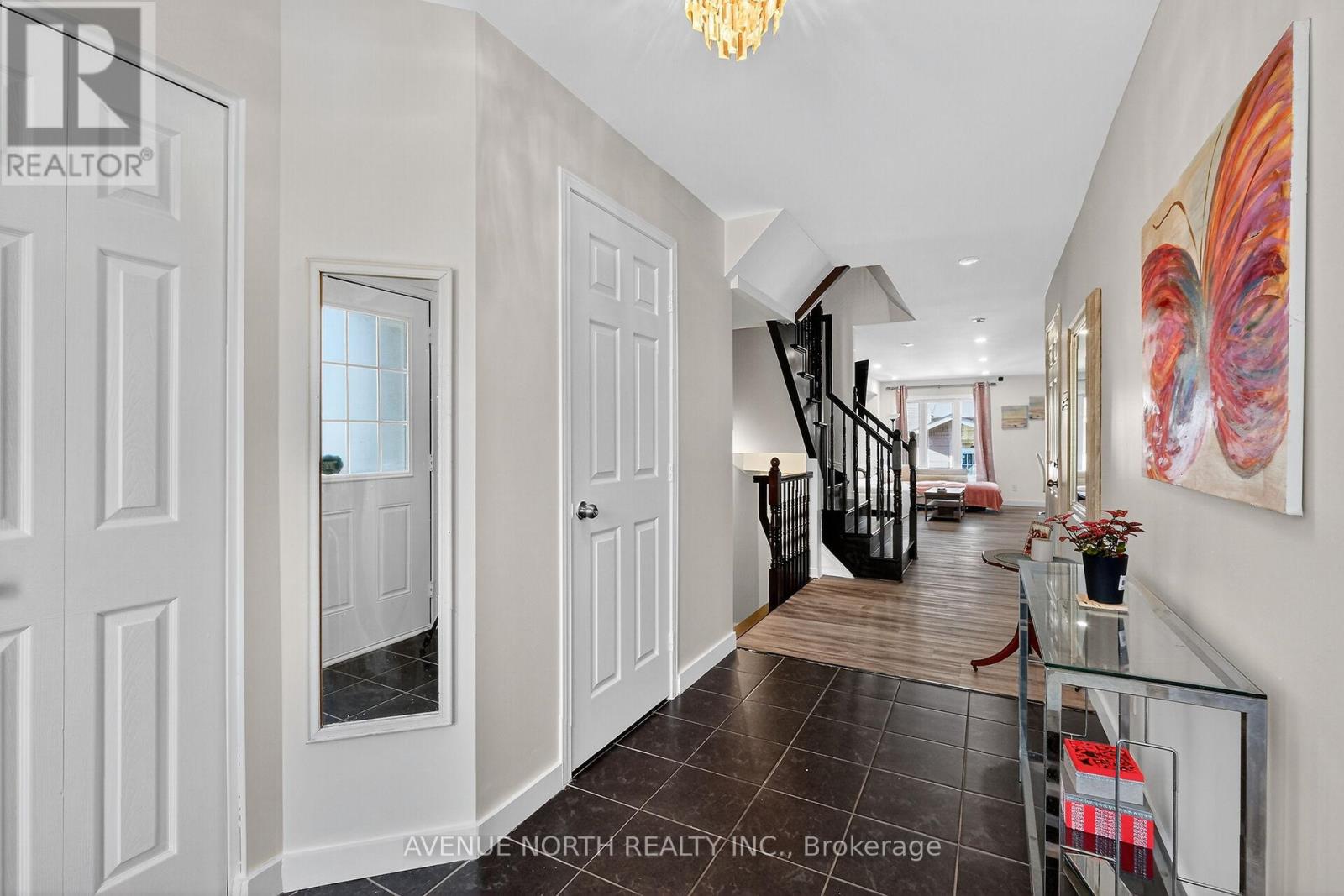 208 Kingswell Street, Ottawa, Ontario  K1T 0L1 - Photo 3 - X12445810
