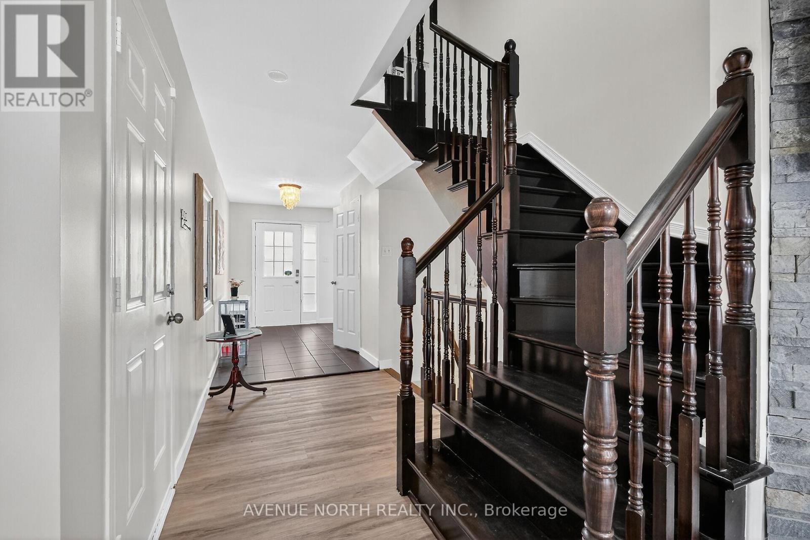 208 Kingswell Street, Ottawa, Ontario  K1T 0L1 - Photo 5 - X12445810
