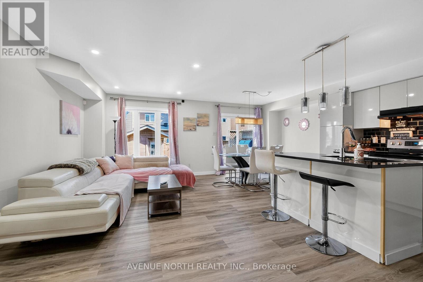 208 Kingswell Street, Ottawa, Ontario  K1T 0L1 - Photo 7 - X12445810