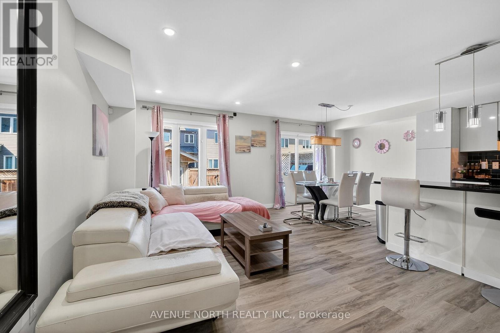 208 Kingswell Street, Ottawa, Ontario  K1T 0L1 - Photo 8 - X12445810