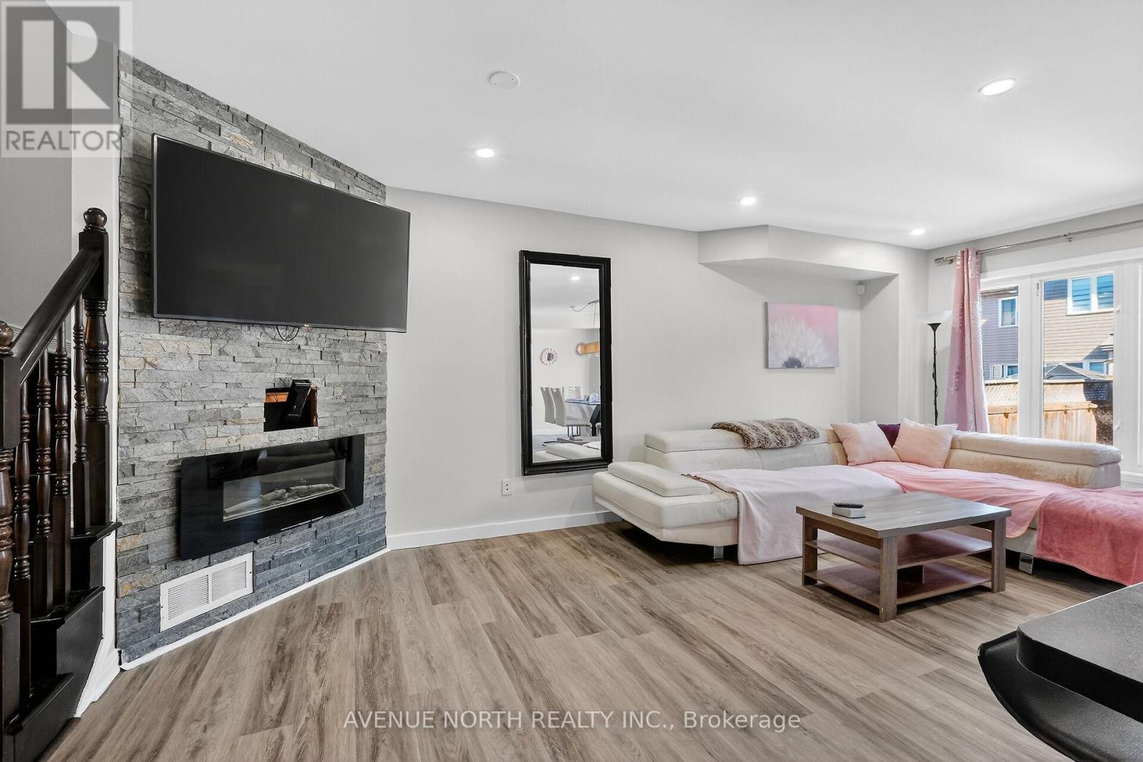 208 Kingswell Street, Ottawa, Ontario  K1T 0L1 - Photo 9 - X12445810
