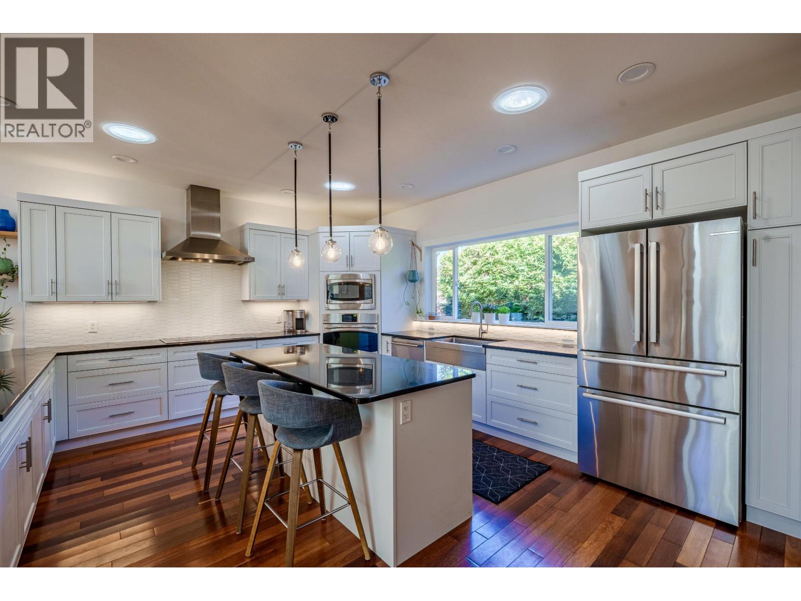 6323 Oracle Road, Sechelt, British Columbia  V7Z 0R8 - Photo 5 - R3036826