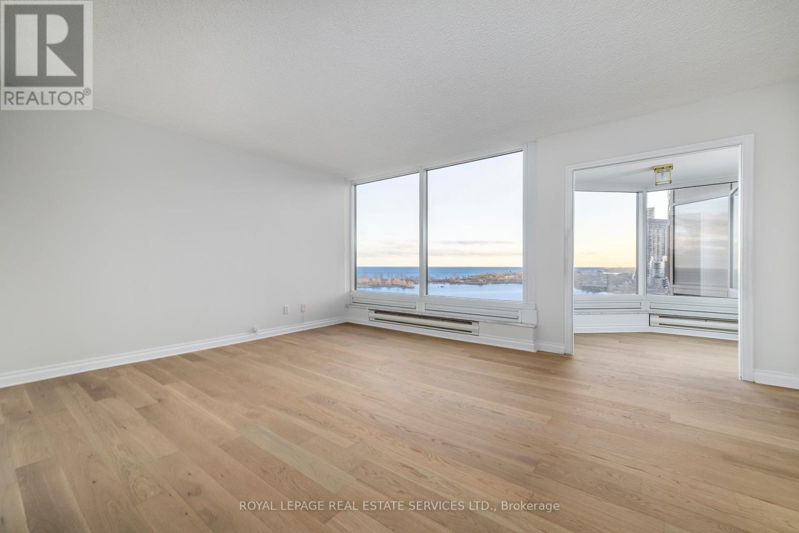 1605 - 1 Palace Pier Court, Toronto, Ontario  M8V 3W9 - Photo 2 - W11895734